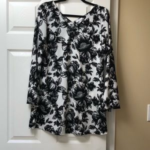 Black/white floral long sleeve dress